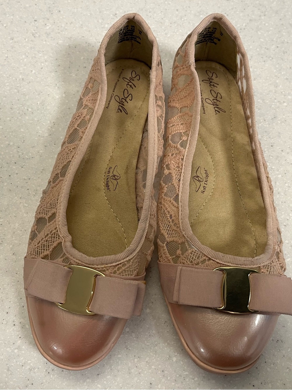 Soft Style by Hush Puppies Lace Ballet Flats with Gold Accent in Blush Size 6.5